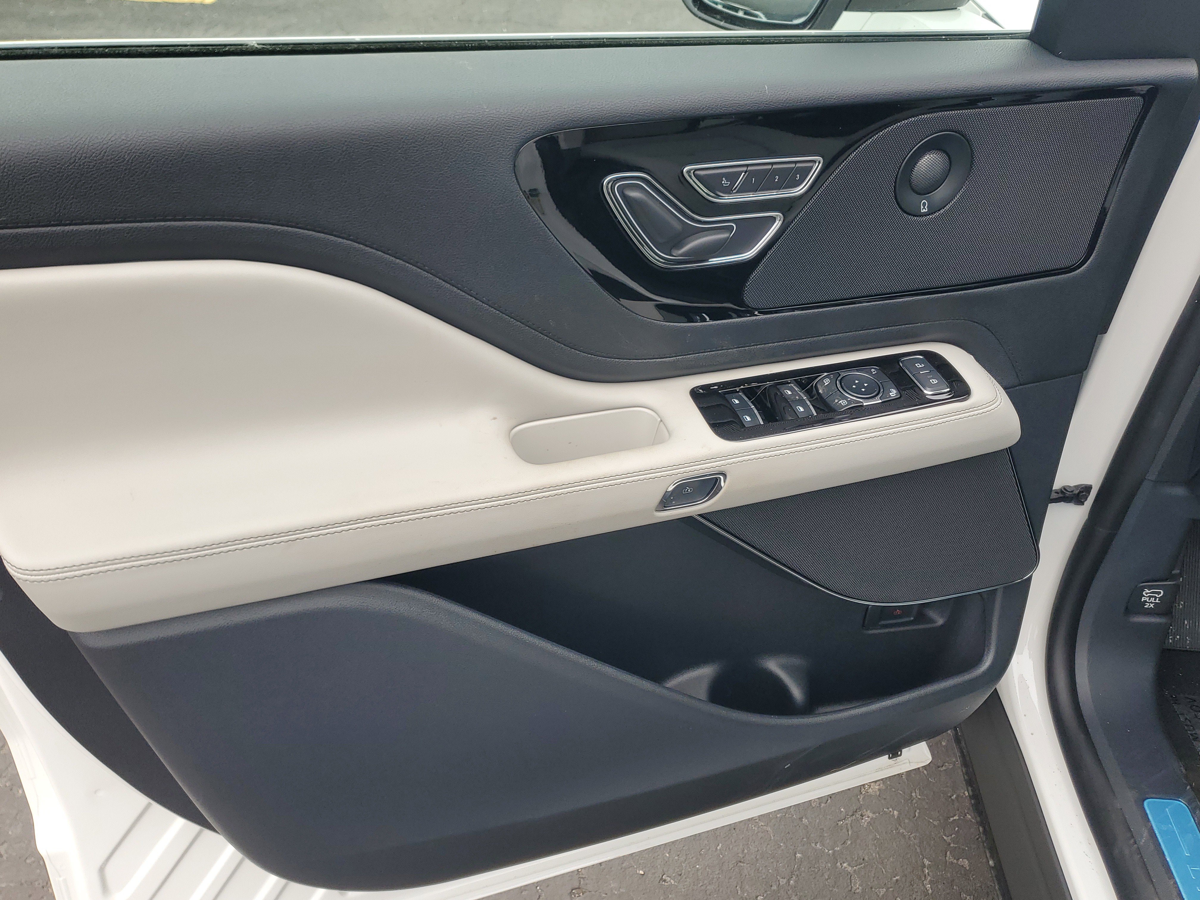 New 2026 Lincoln Aviator AWD image 8