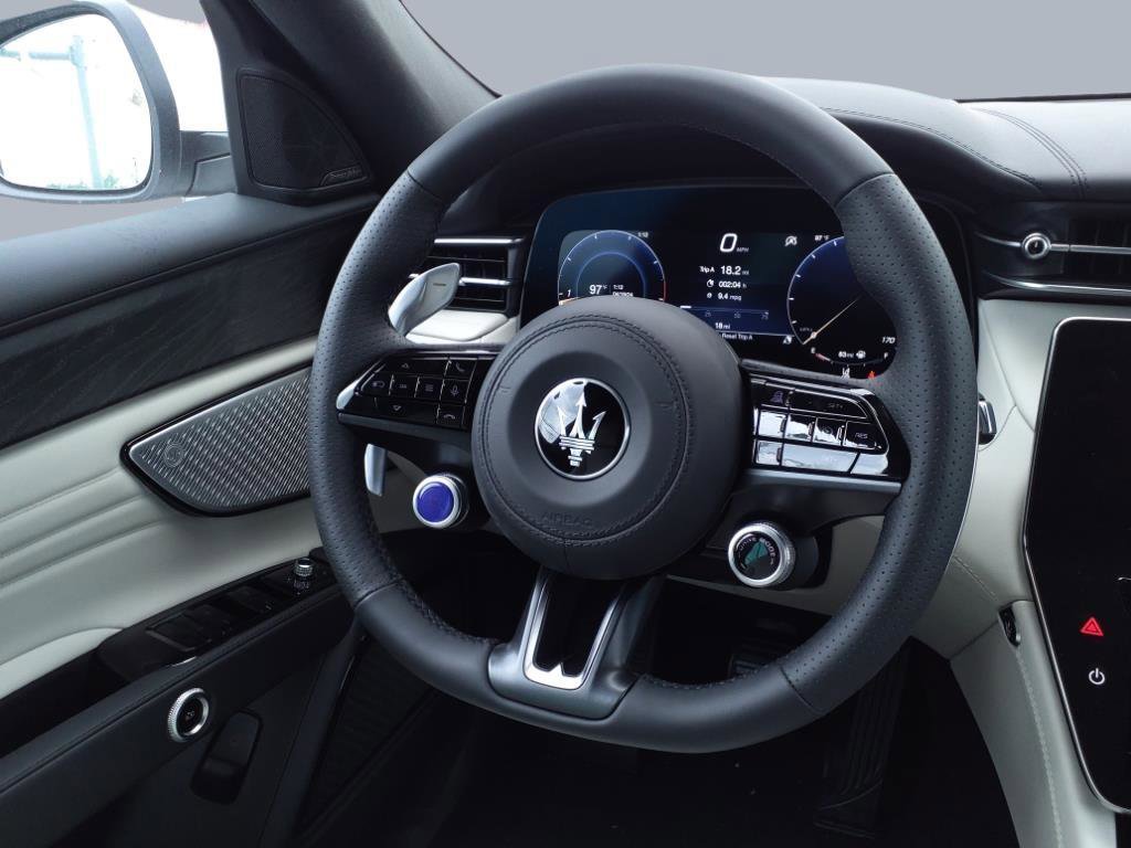 New 2024 Maserati Grecale GT image 8