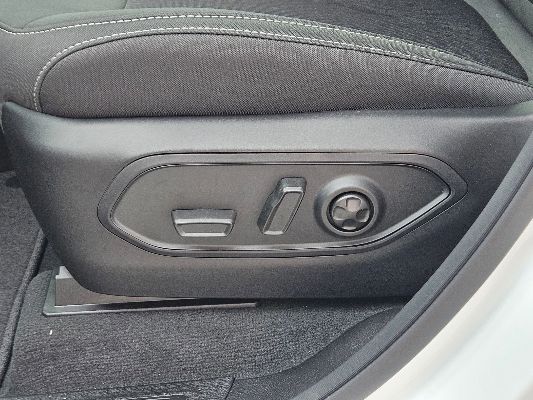 New 2026 Jeep Grand Cherokee Laredo RWD image 19