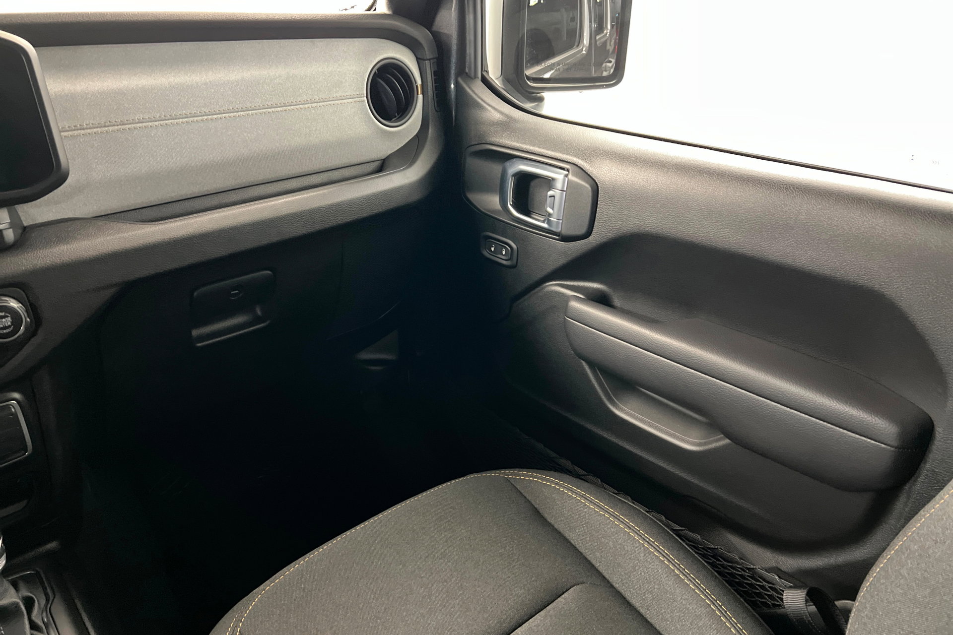 Certified 2024 Jeep Wrangler Sport S image 10