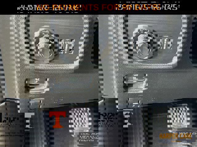 New 2025 Jeep Grand Cherokee L Laredo image 13