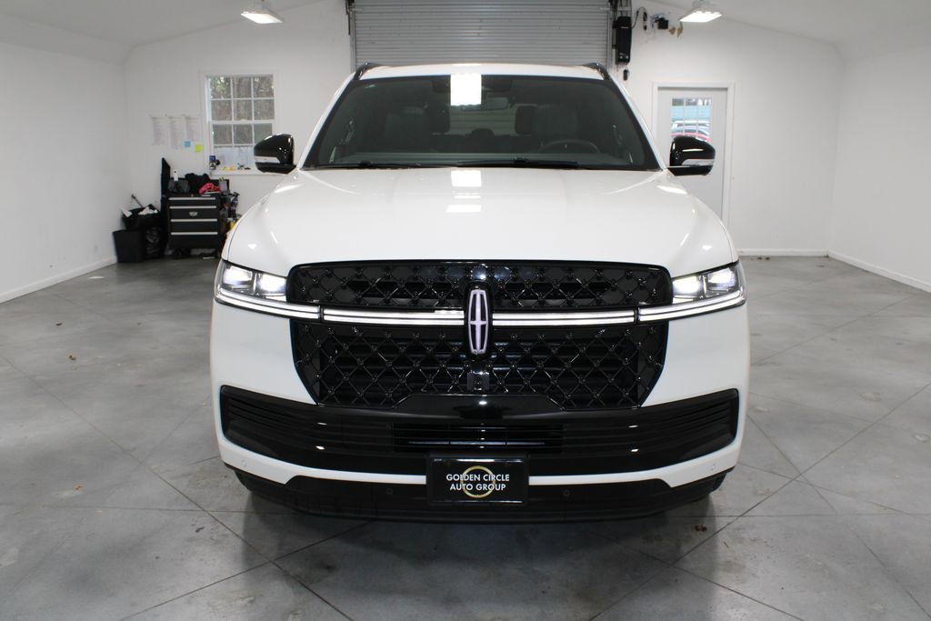 New 2025 Lincoln Navigator Reserve w/ Jet Appearance Package AWD/4WD image 2