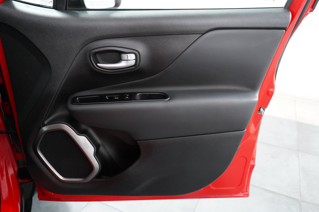 Certified 2023 Jeep Renegade Latitude AWD/4WD image 31