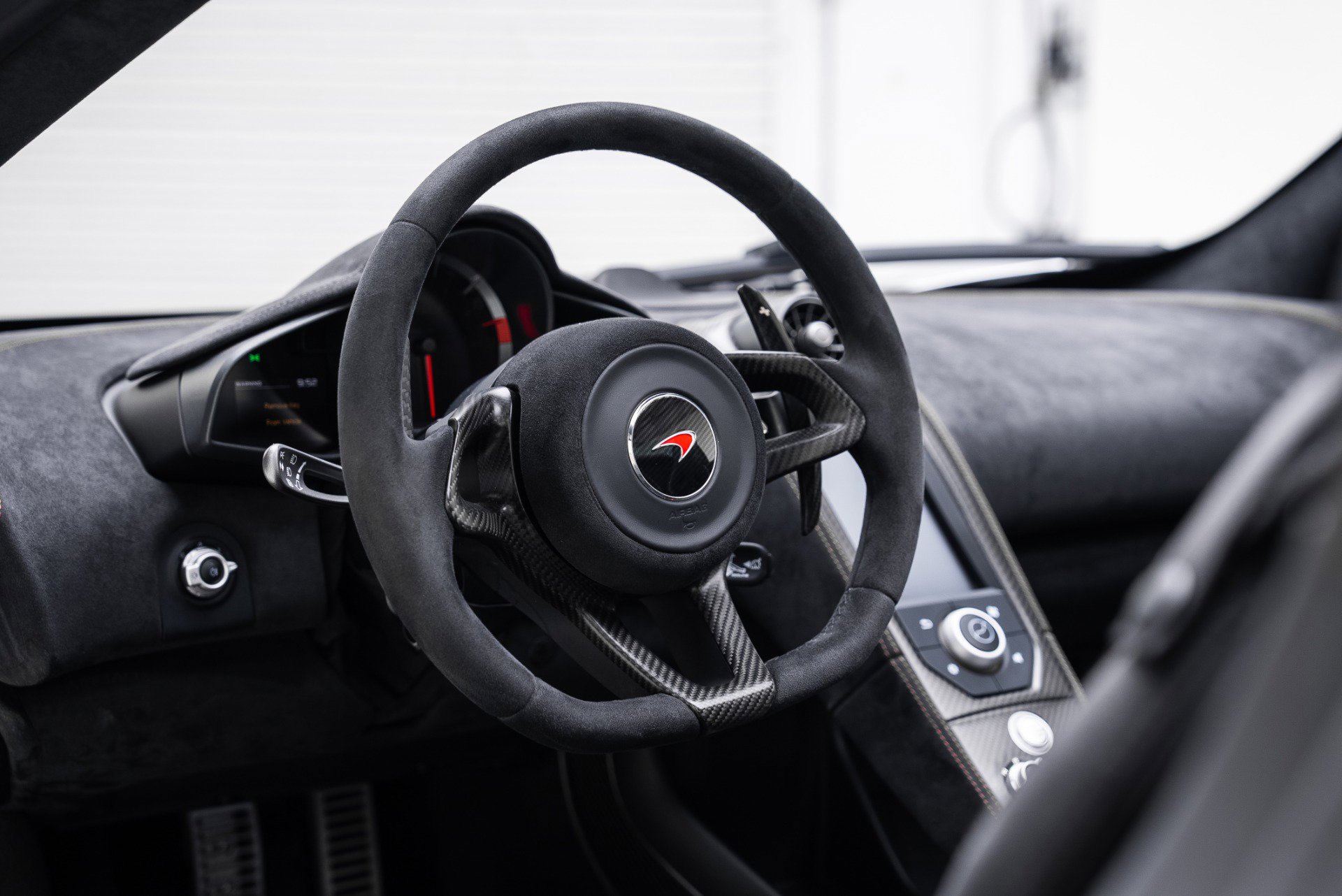 Used 2016 McLaren 675LT image 29