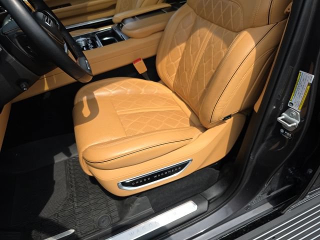 Used 2025 Jeep Grand Wagoneer L Series III w/ Rear Seat Video Group 1 AWD/4WD image 16
