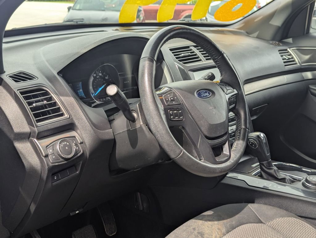Used 2018 Ford Explorer XLT w/ Equipment Group 201A AWD/4WD image 9