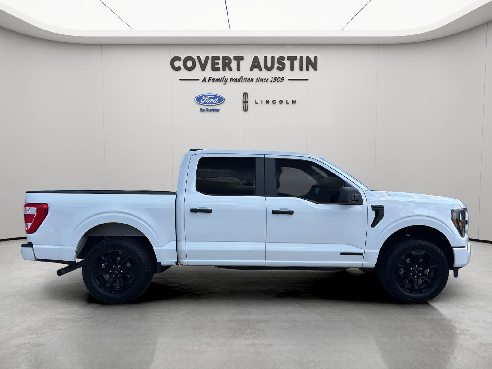 Certified 2022 Ford F150 XL w/ STX Black Appearance Package RWD image 6