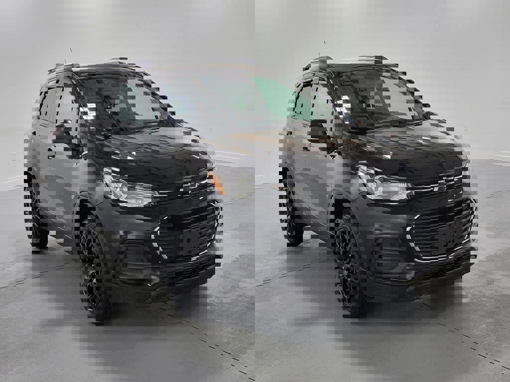 Used 2022 Chevrolet Trax LT w/ Driver Confidence Package image 2