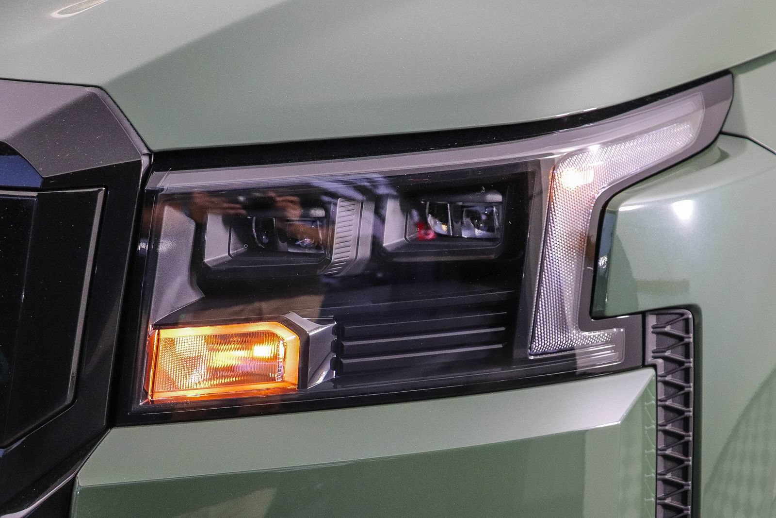 New 2027 Nissan Frontier SV w/ Tow Package RWD image 4