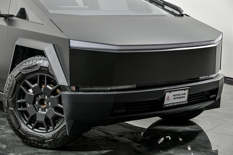 Used 2024 Tesla Cybertruck AWD Crew Cab image 2