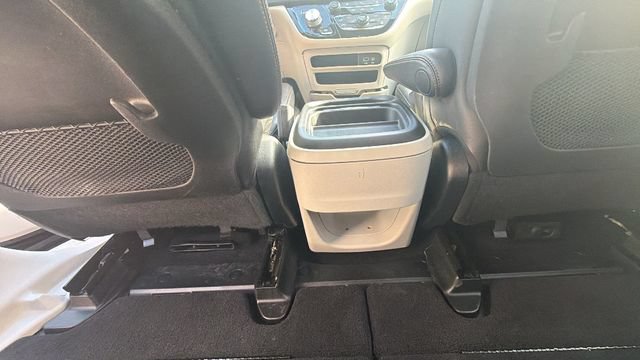 Used 2017 Chrysler Pacifica Touring-L w/ Tire & Wheel Group FWD image 28