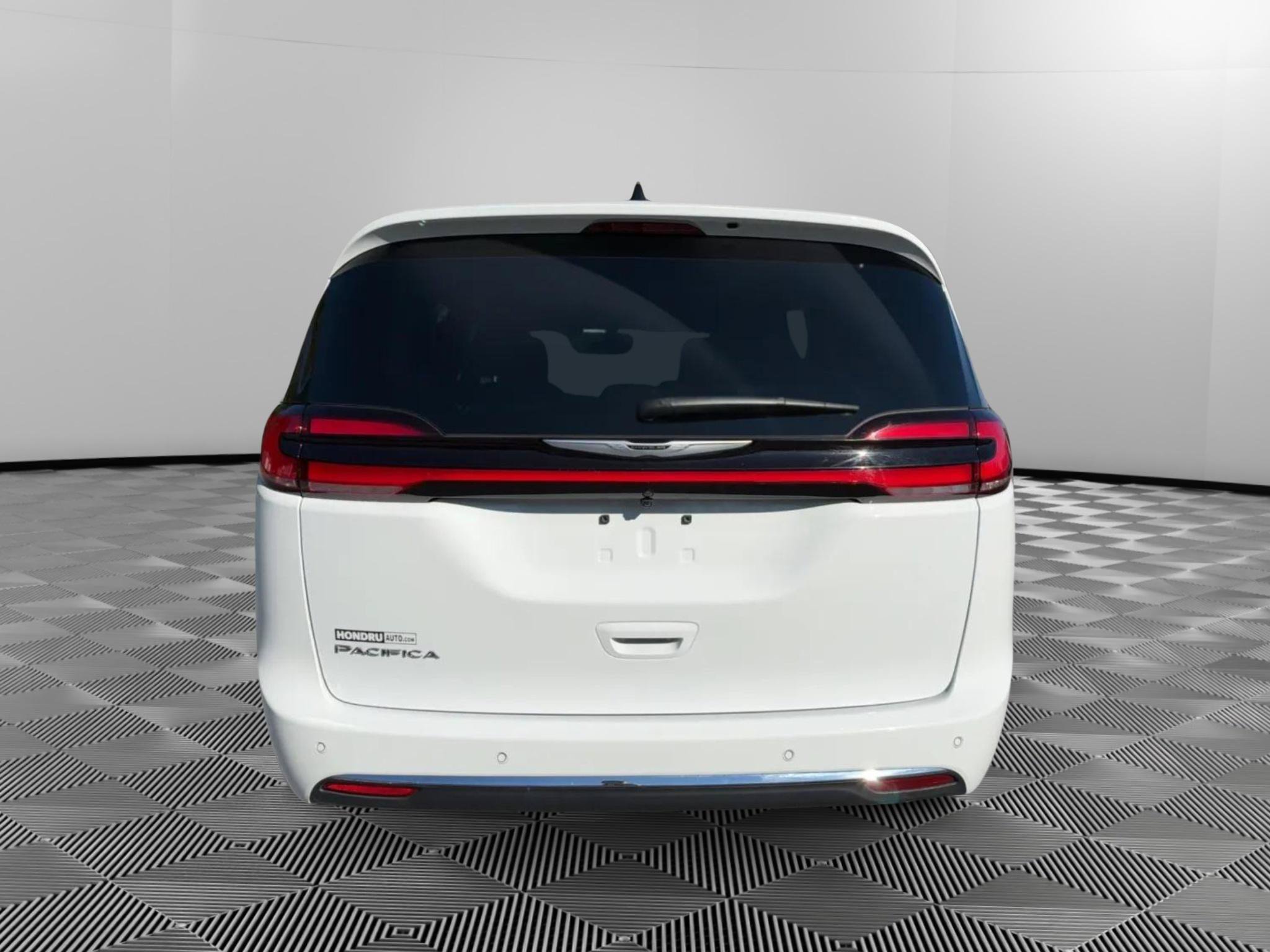 Used 2026 Chrysler Pacifica Select FWD image 8