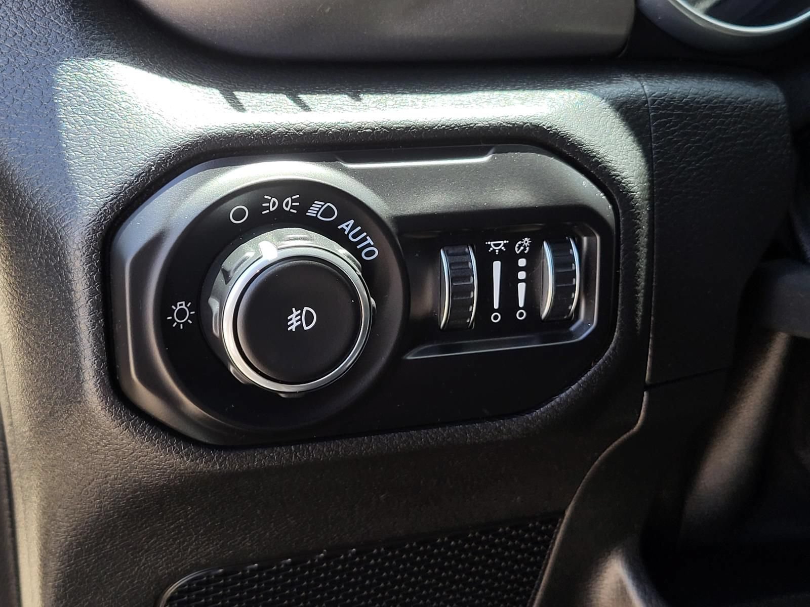 Used 2020 Jeep Wrangler Unlimited Sport AWD/4WD image 25