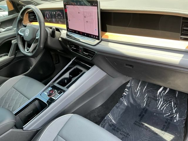 Certified 2025 Volkswagen Tiguan SEL R-Line AWD/4WD image 24
