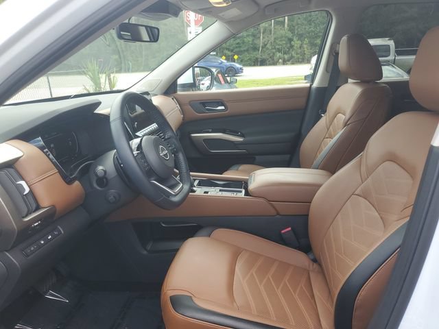Used 2025 Nissan Pathfinder Platinum w/ Cargo Package FWD image 14
