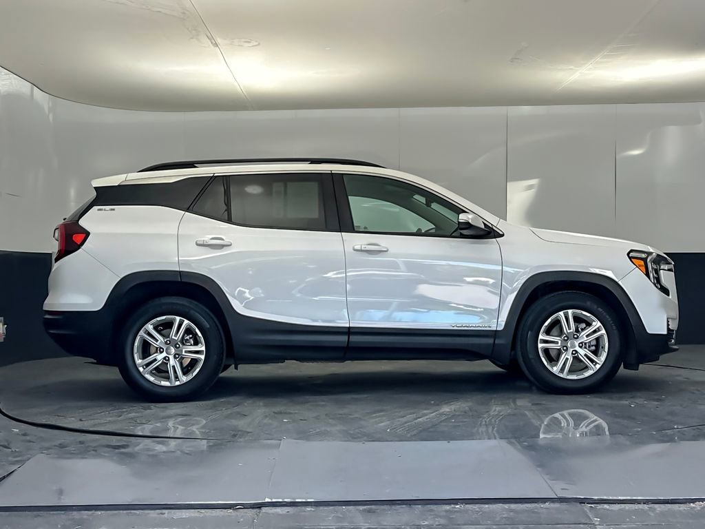Used 2022 GMC Terrain SLE w/ Driver Convenience Package image 2