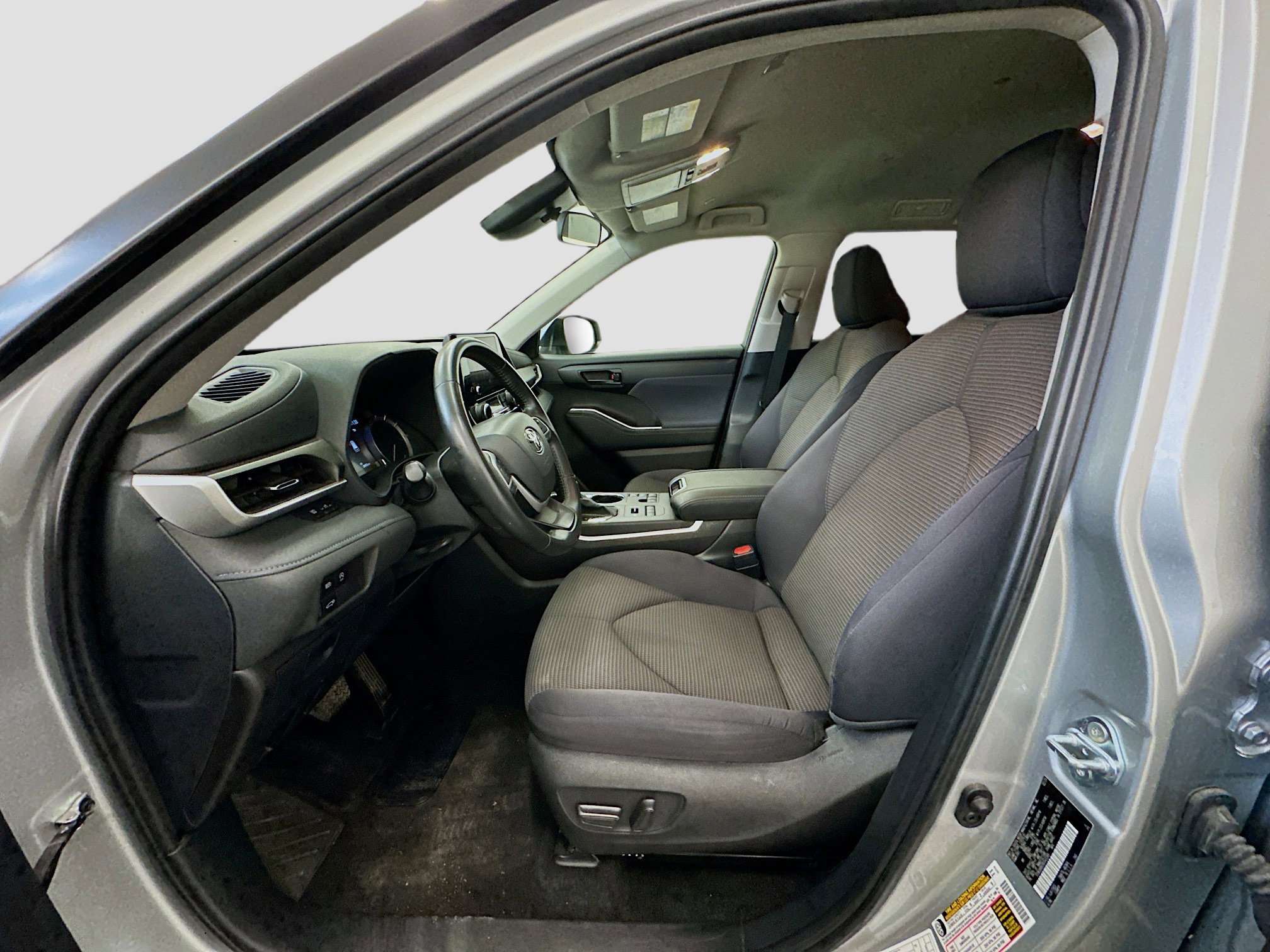 Used 2024 Toyota Highlander LE image 13