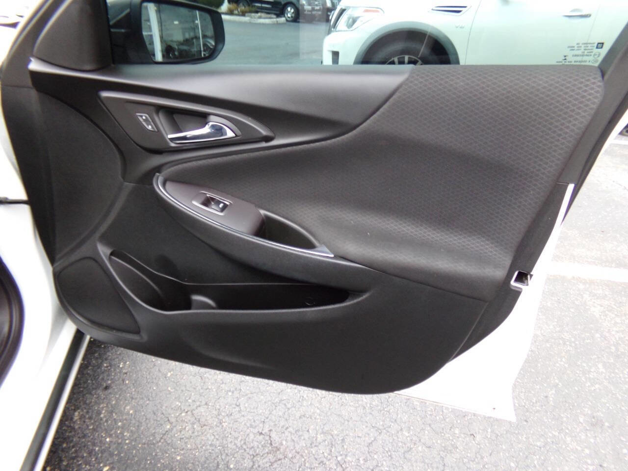 Used 2018 Chevrolet Malibu LT w/ Redline Edition image 31