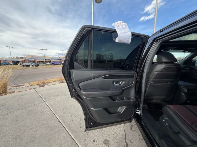 Used 2025 Honda Pilot Black Edition image 24