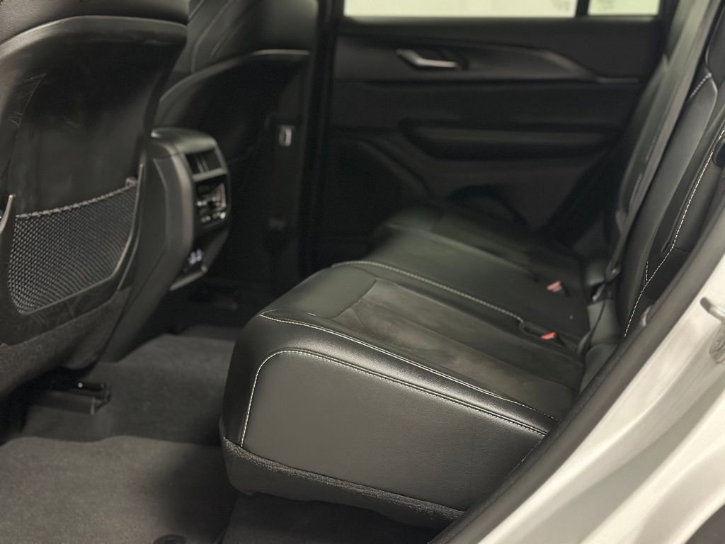 Used 2023 Jeep Grand Cherokee Altitude image 20