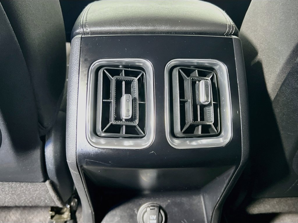 Certified 2025 Kia Sorento LX FWD image 24