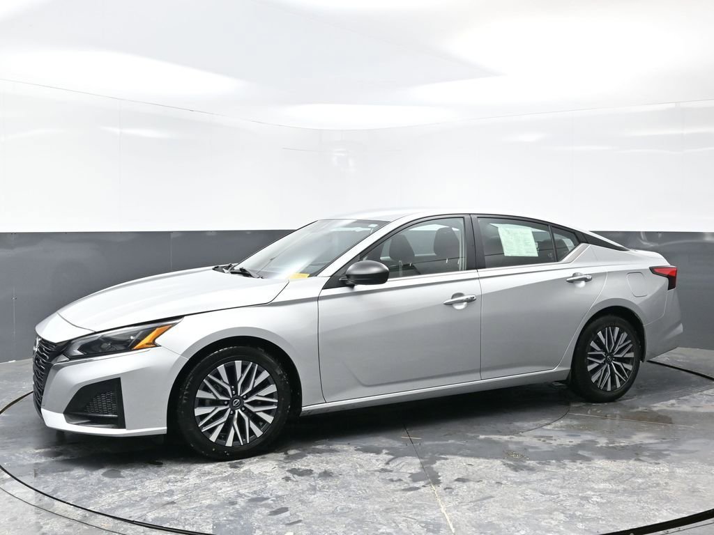 Used 2024 Nissan Altima 2.5 SV image 9