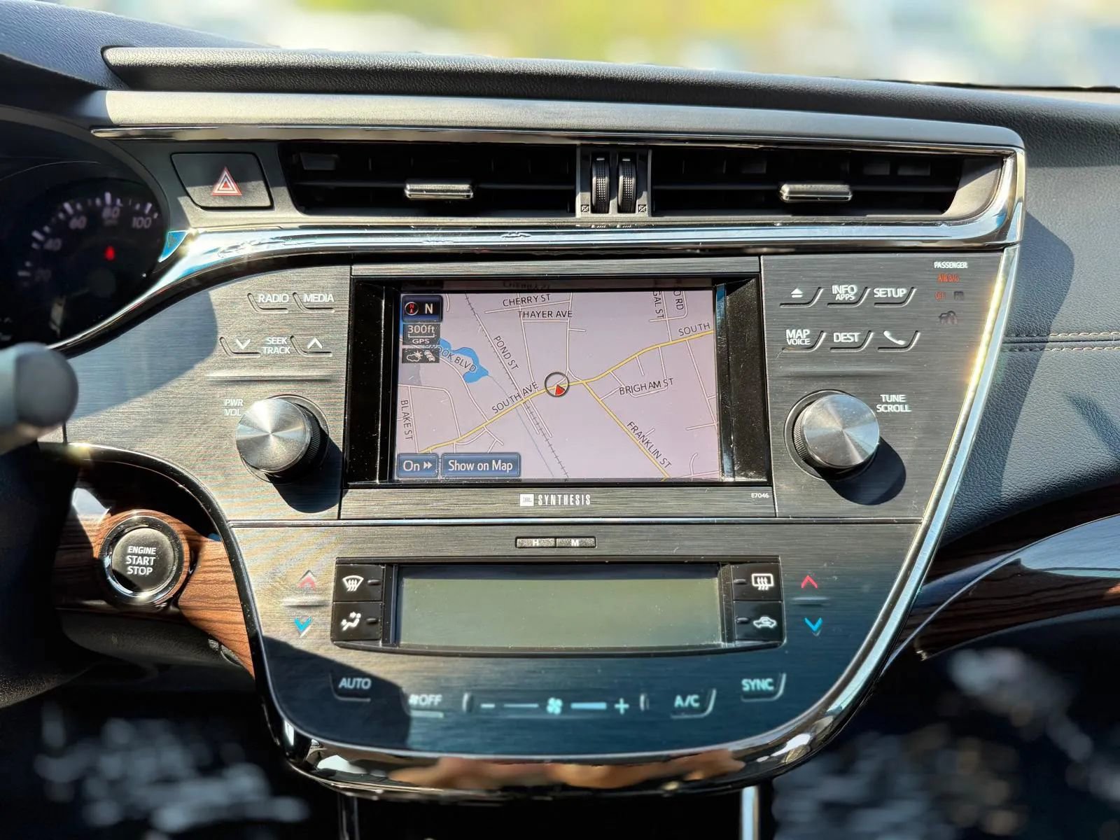Used 2013 Toyota Avalon Limited FWD image 19