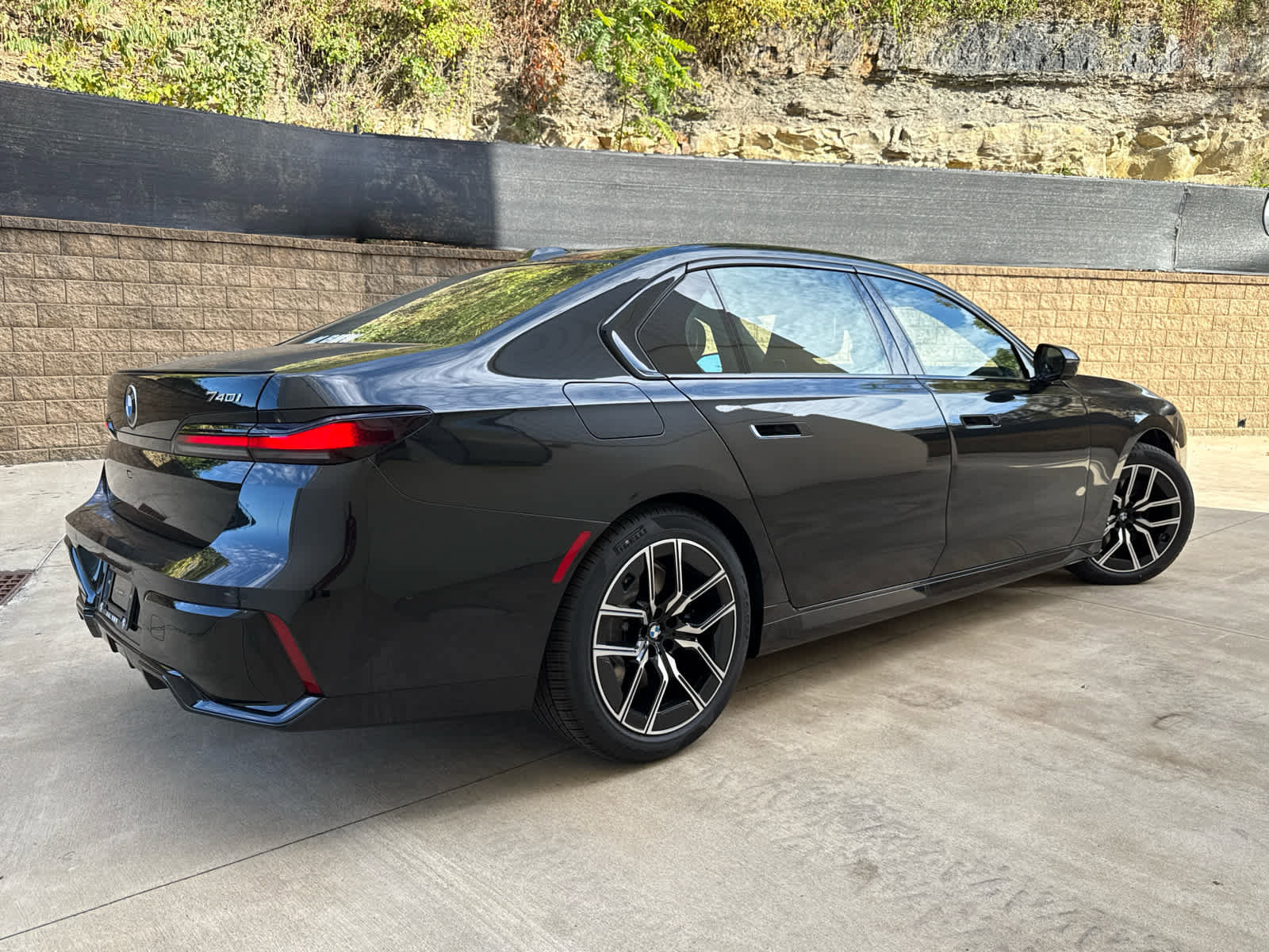 Used 2026 BMW 740i xDrive w/ Premium Package image 3