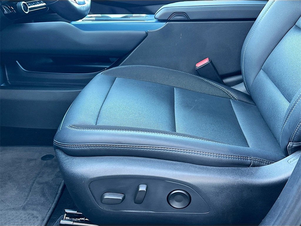 Used 2025 Chevrolet Equinox EV LT w/ Convenience Package image 18