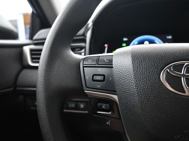 Used 2025 Toyota Camry LE image 14