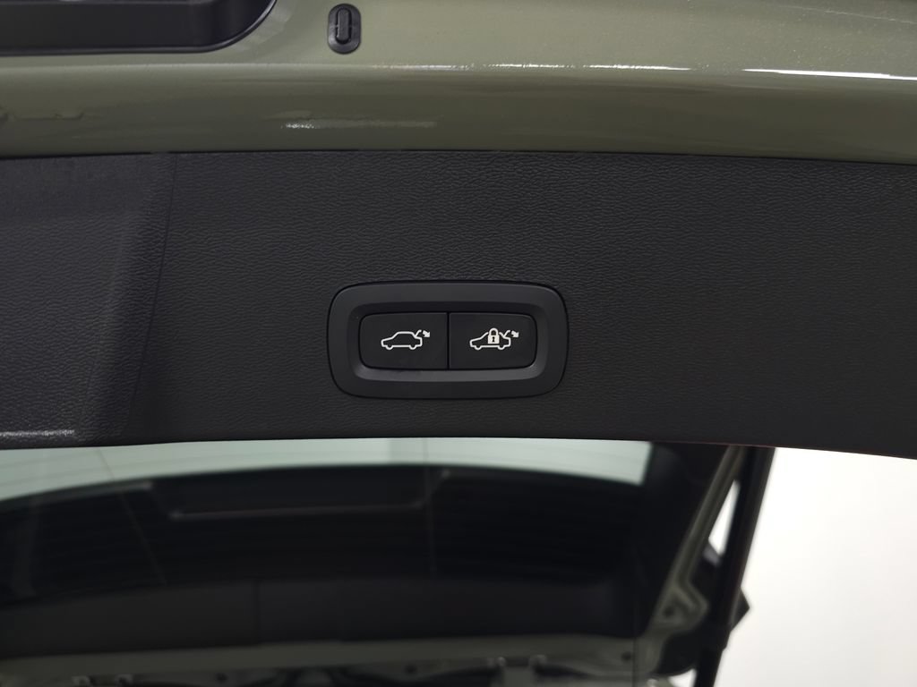 Certified 2025 Volvo XC40 B5 Ultra AWD/4WD image 10