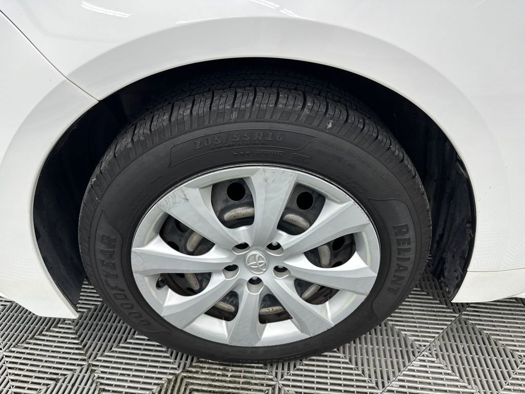 Used 2022 Toyota Corolla LE FWD image 11