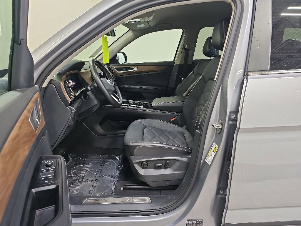 Used 2025 Volkswagen Atlas SE AWD/4WD image 9