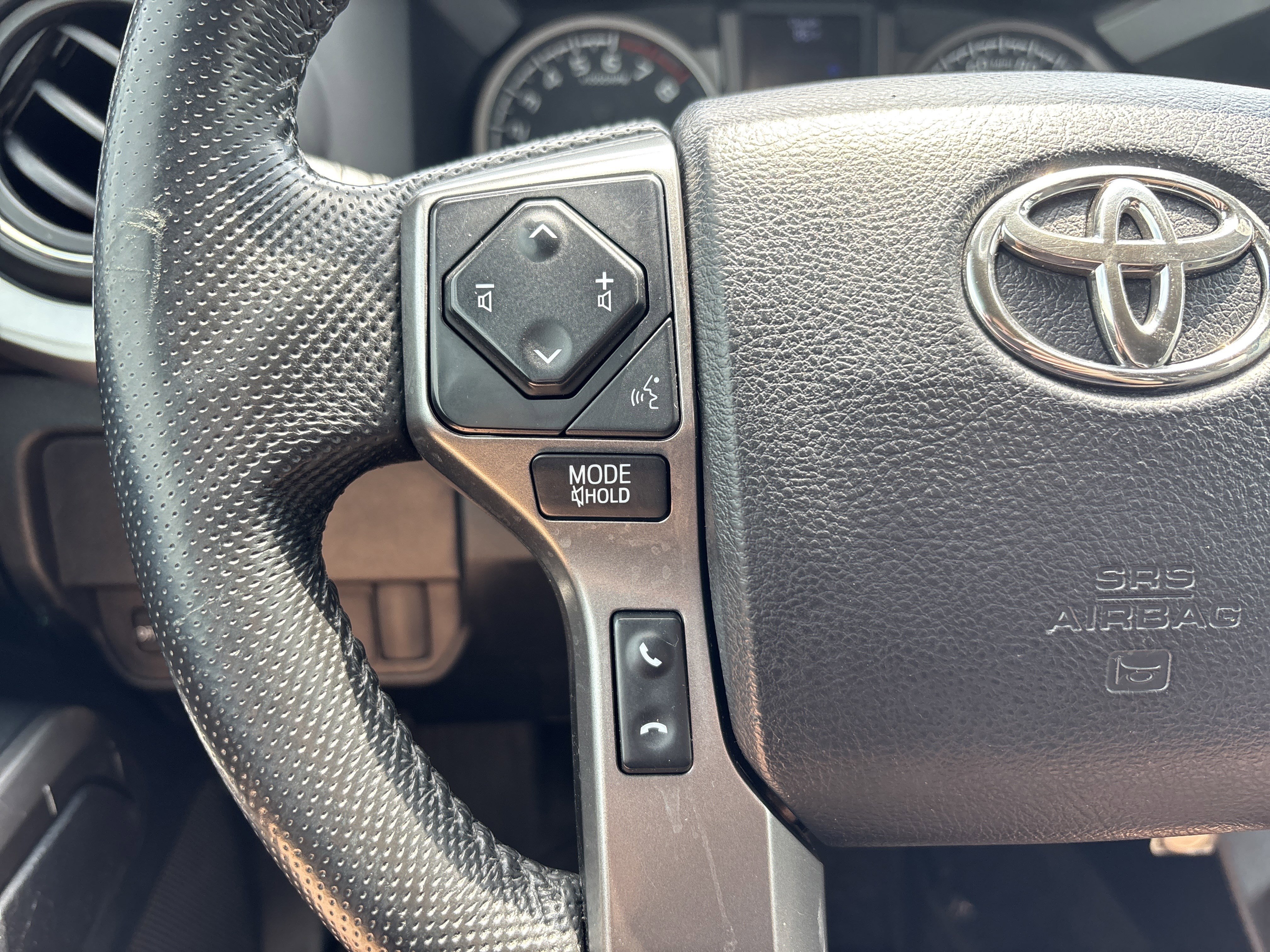 Used 2021 Toyota Tacoma SR5 w/ Technology Package AWD/4WD image 18