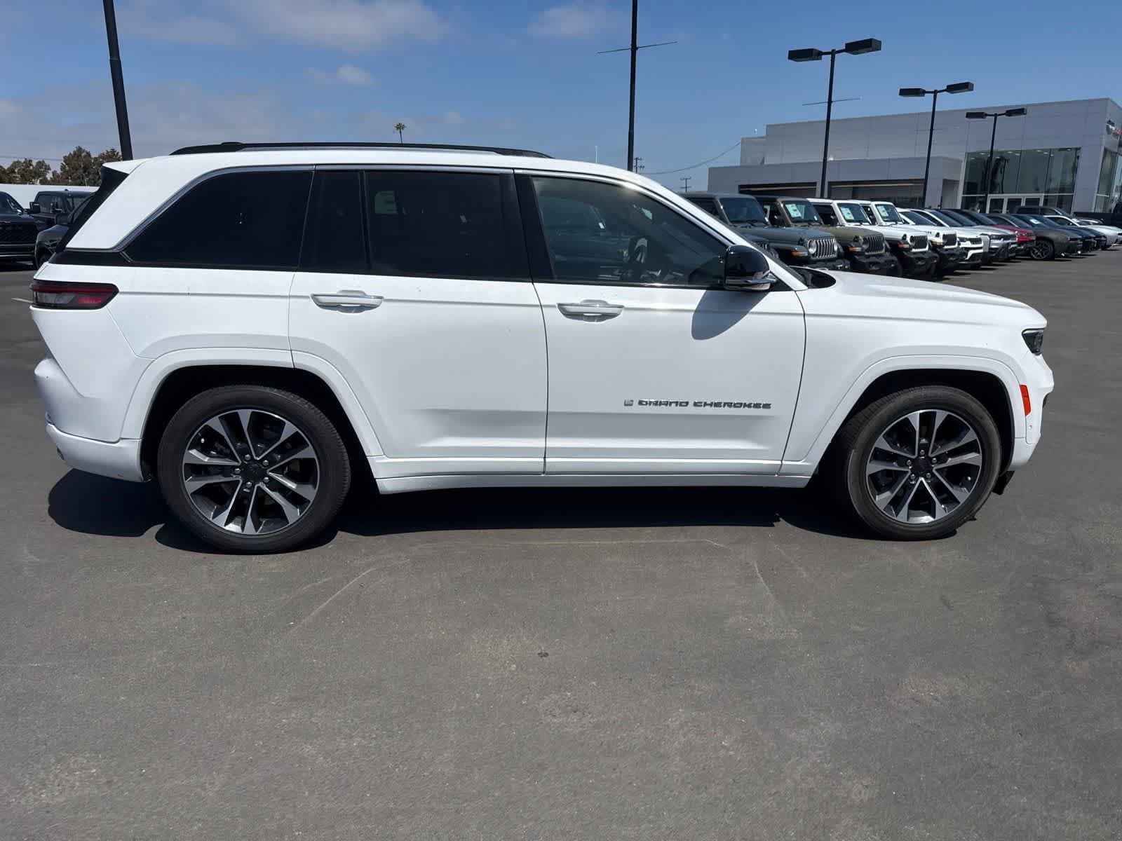 Used 2023 Jeep Grand Cherokee Overland w/ Advanced Protech Group III AWD/4WD image 13