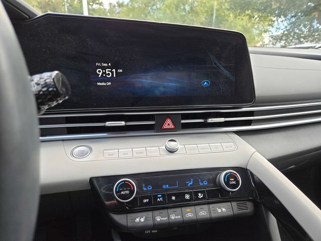 Used 2023 Hyundai Elantra Limited FWD image 16