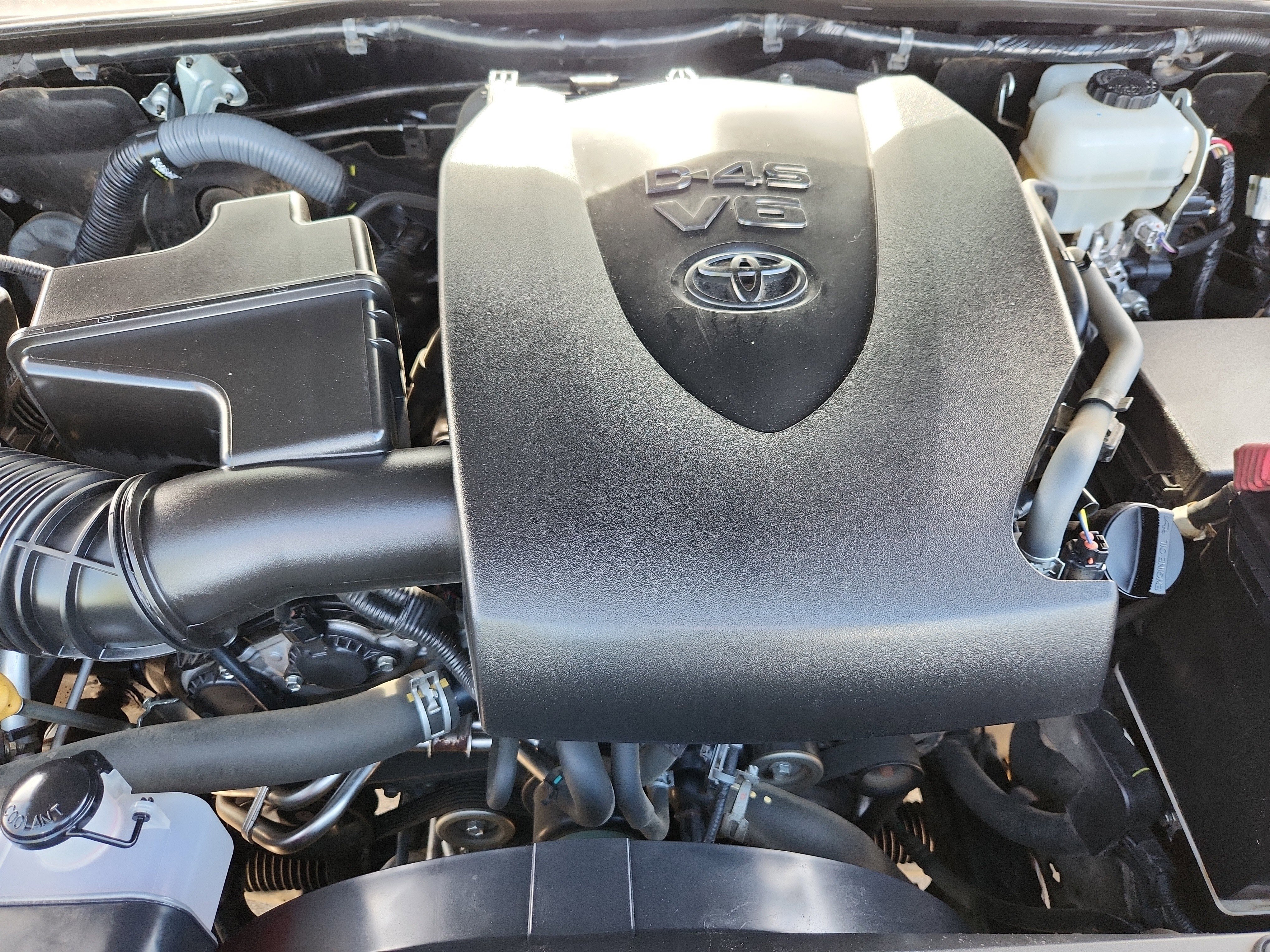 Used 2016 Toyota Tacoma TRD Off-Road w/ Premium & Technology Package image 14