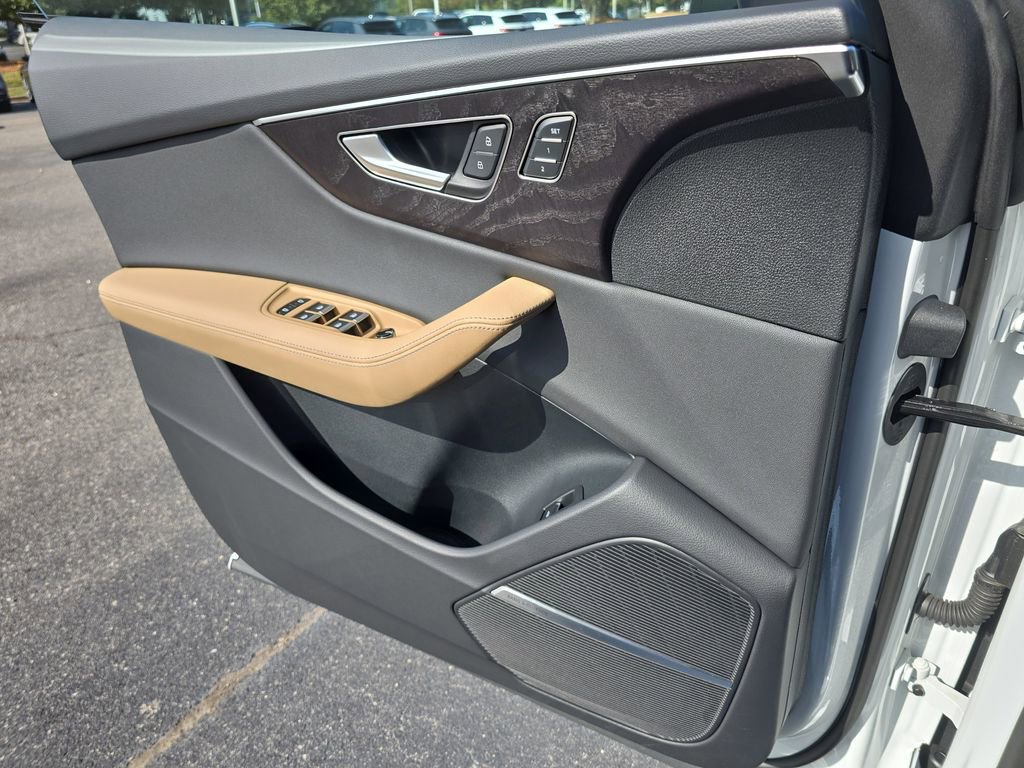 Used 2025 Audi Q8 Premium Plus w/ Premium Plus Package image 27
