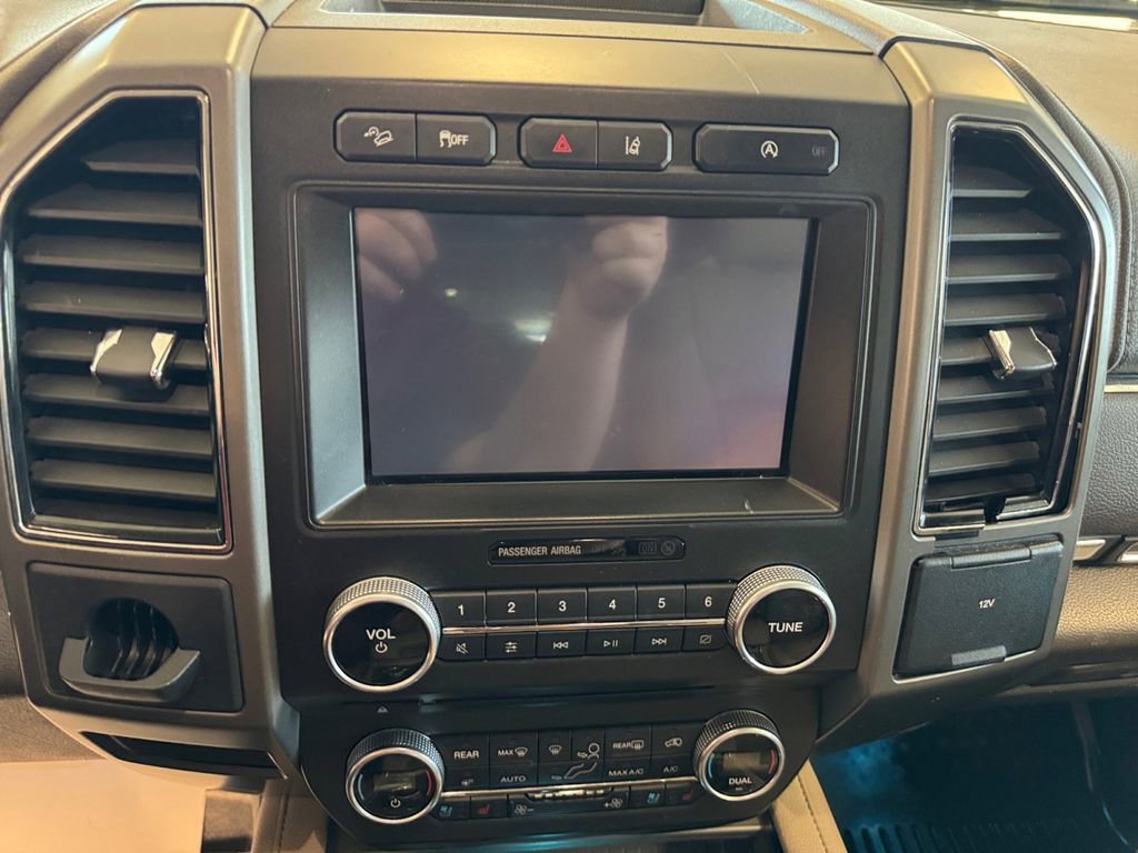 Used 2018 Ford Expedition Max XLT w/ Equipment Group 202A AWD/4WD image 21