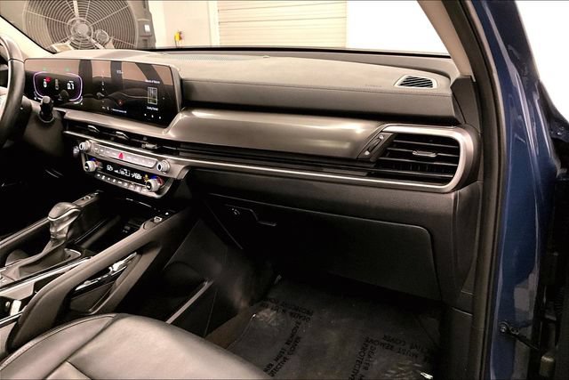 Used 2025 Kia Telluride S AWD/4WD image 18