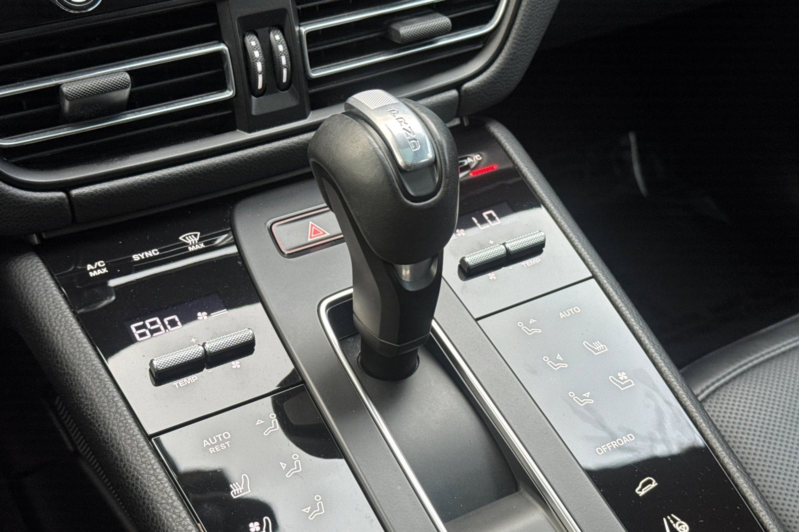 Used 2024 Porsche Macan image 22