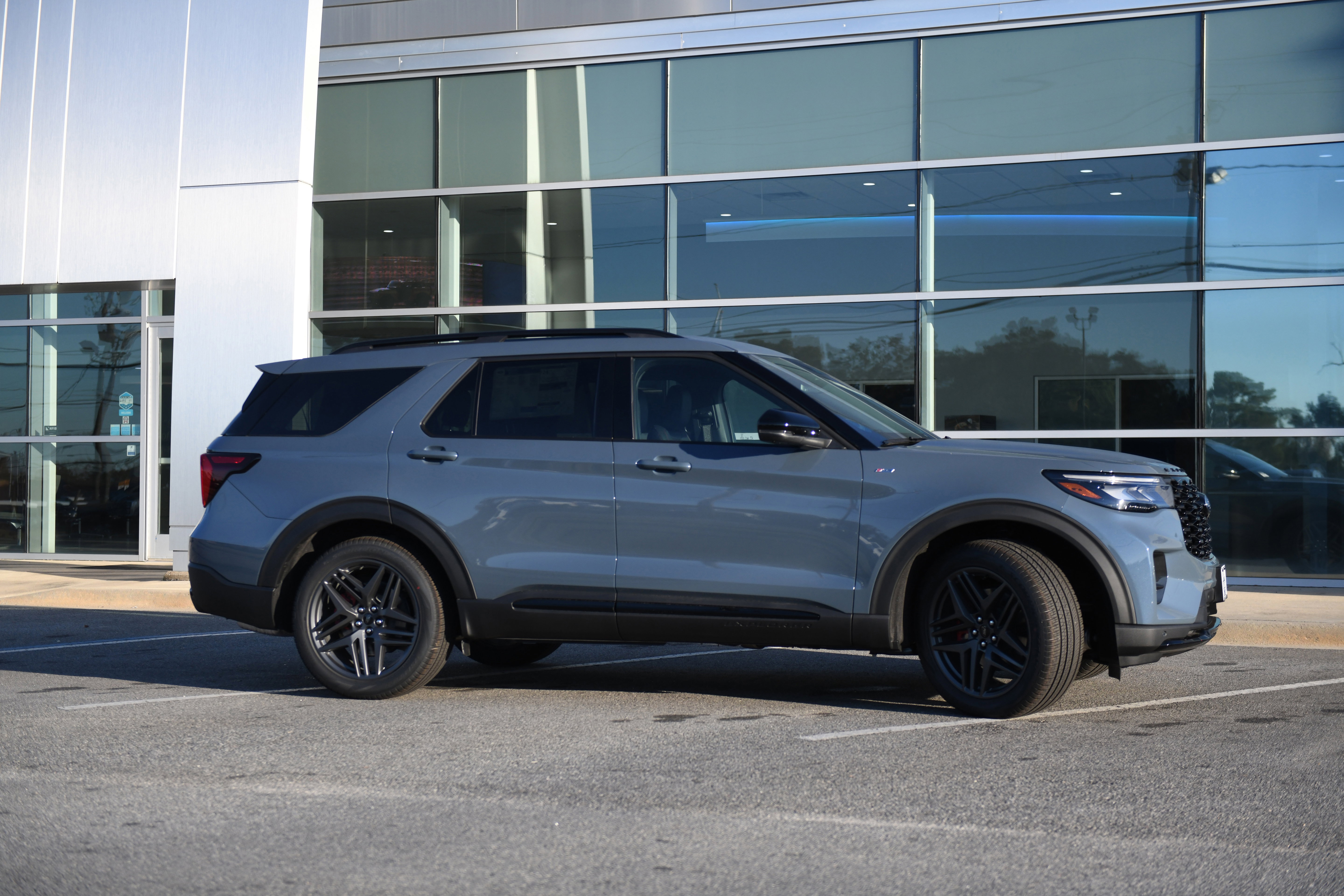 New 2026 Ford Explorer ST-Line w/ ST-Line Street Pack video 1
