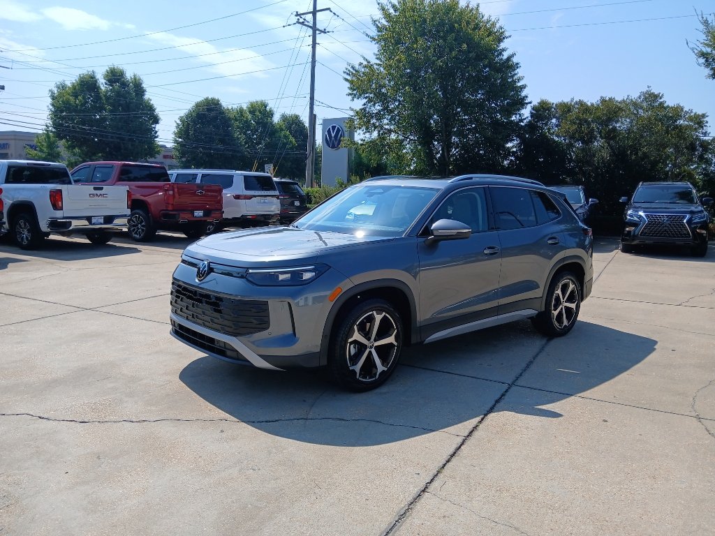 New 2026 Volkswagen Tiguan SE FWD image 3