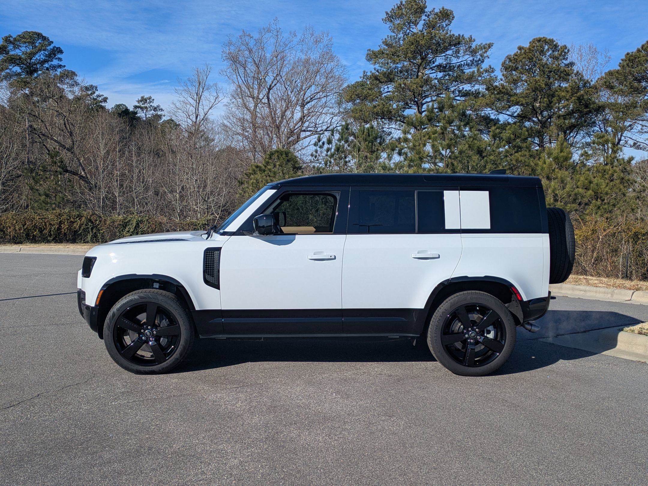 Certified 2025 Land Rover Defender 110 X-Dynamic SE image 8