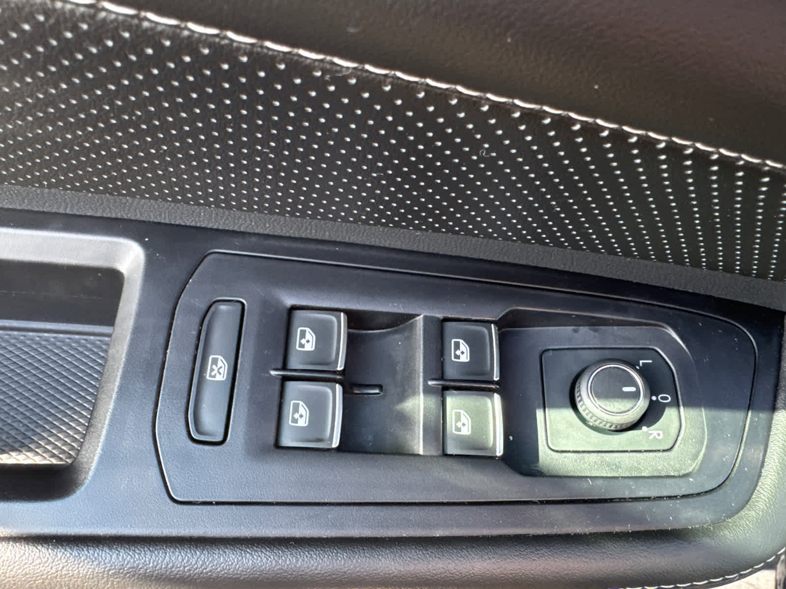 Certified 2024 Volkswagen Atlas SEL image 24