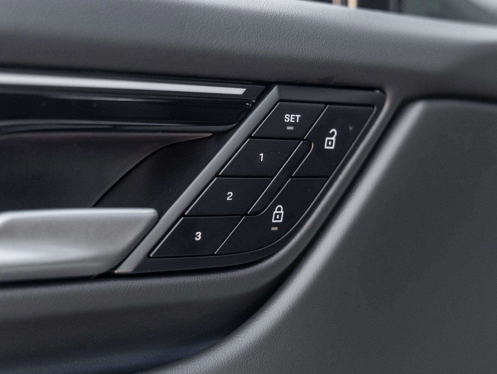 Certified 2025 Porsche Macan Electric image 20