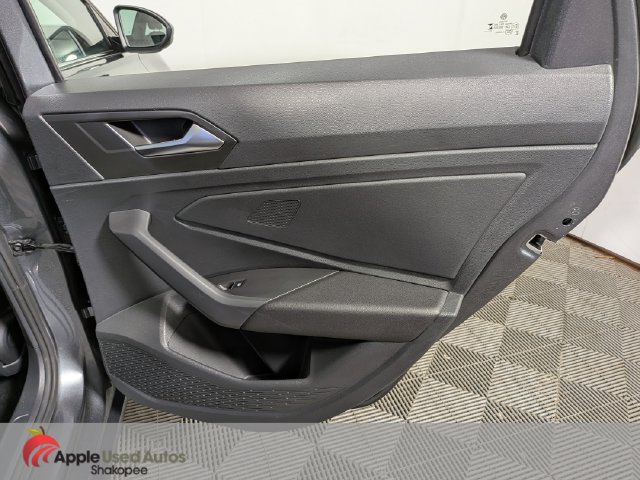 Used 2024 Volkswagen Jetta SE FWD image 31