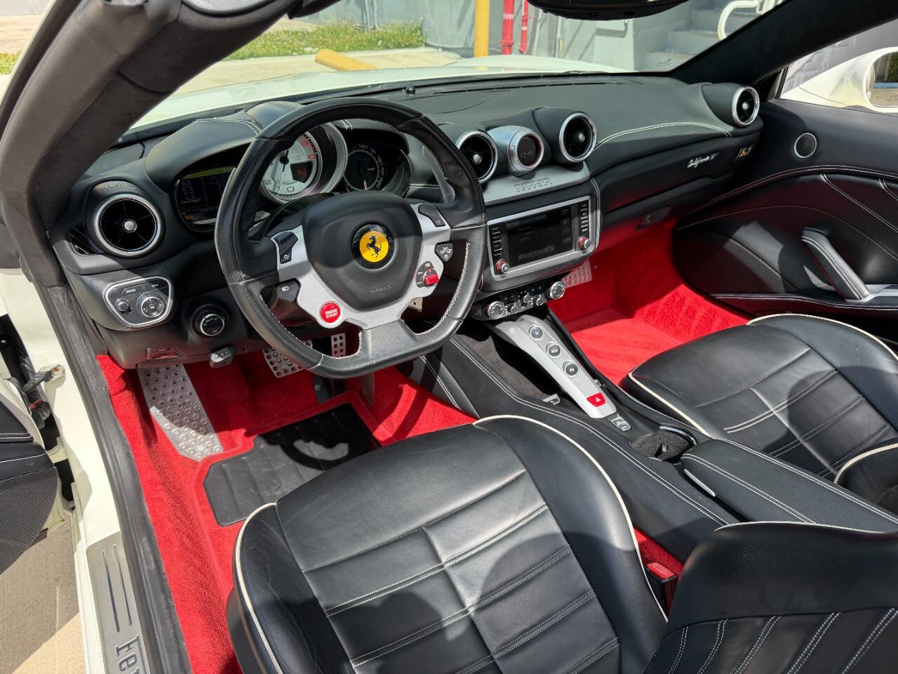 Used 2015 Ferrari California T RWD image 15