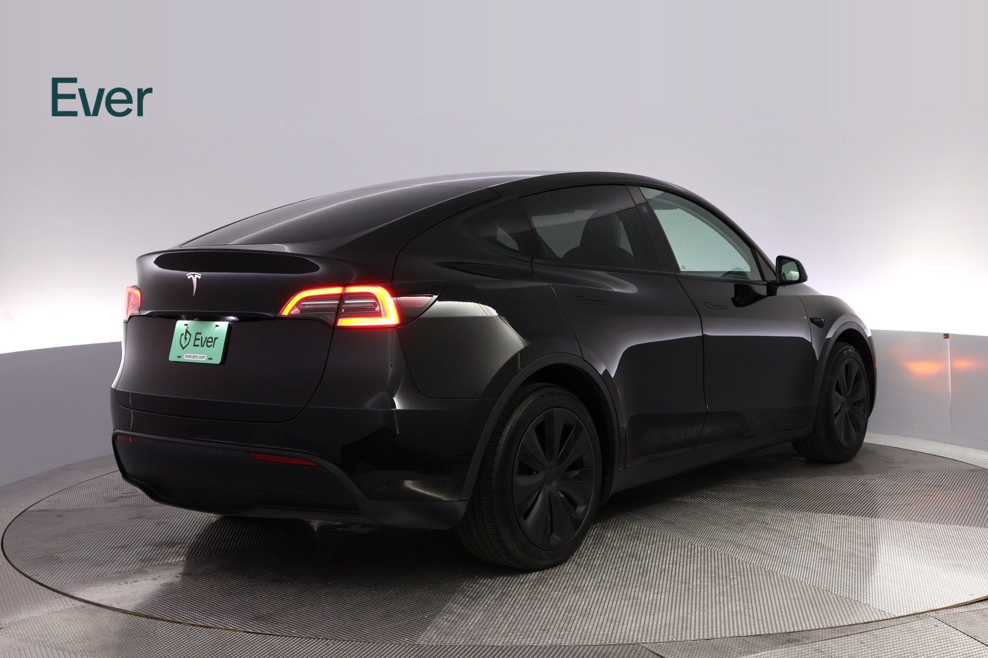 Used 2025 Tesla Model Y Long Range RWD image 3