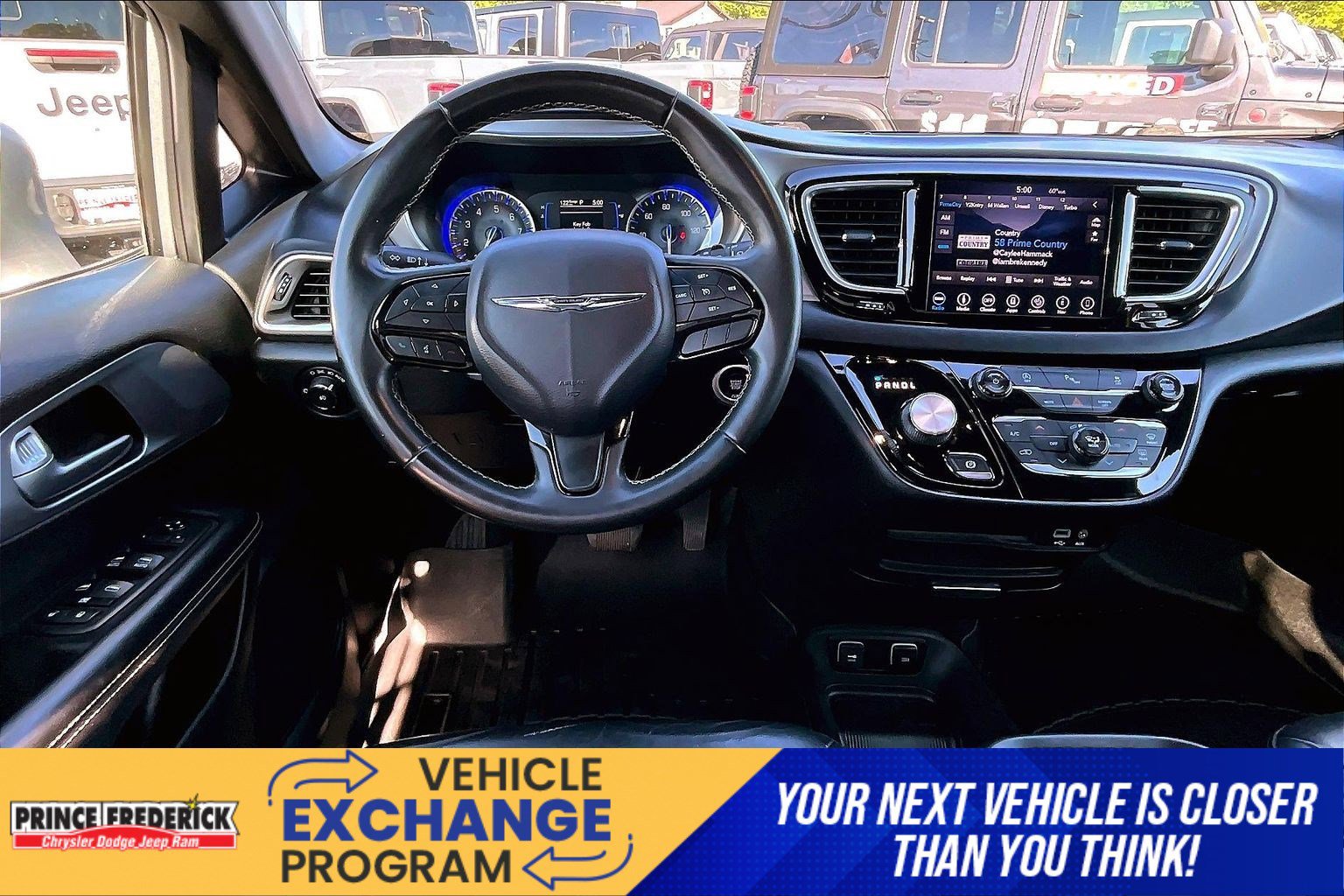 Used 2018 Chrysler Pacifica Touring-L w/ Premium Audio Group FWD image 5